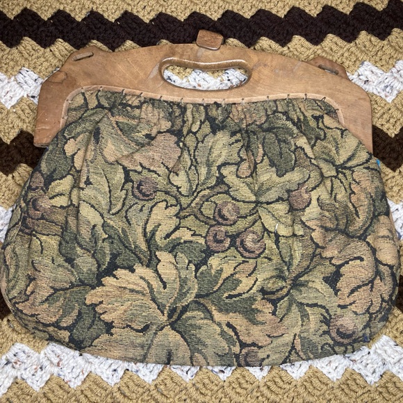 vintage 40s 50s tapestry handbag w/ unique wooden handle - Picture 2 of 7